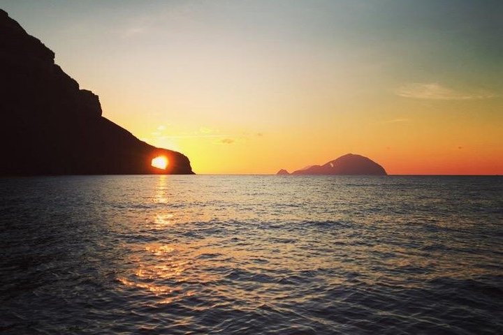 Boat Rentals and Private Tours to the Aeolian Islands with Tender