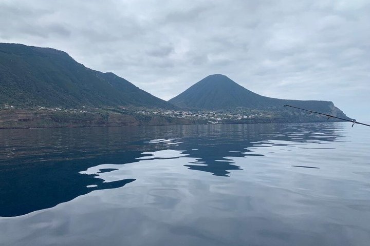 Boat Rentals and Private Tours to the Aeolian Islands with Tender