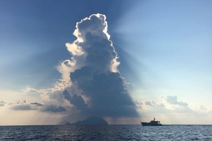 Boat Rentals and Private Tours to the Aeolian Islands with Tender