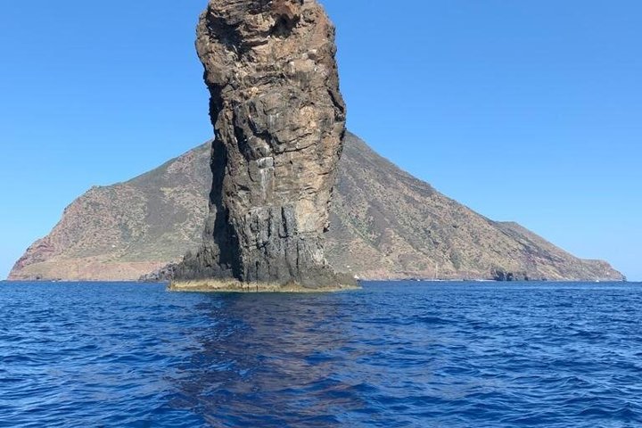 Boat Rentals and Private Tours to the Aeolian Islands with Tender