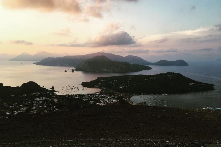 Boat Rentals and Private Tours to the Aeolian Islands with Tender