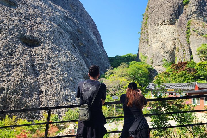 Jeonju Hanok Village and Maisan Tapsa Temple Day Tour From Seoul