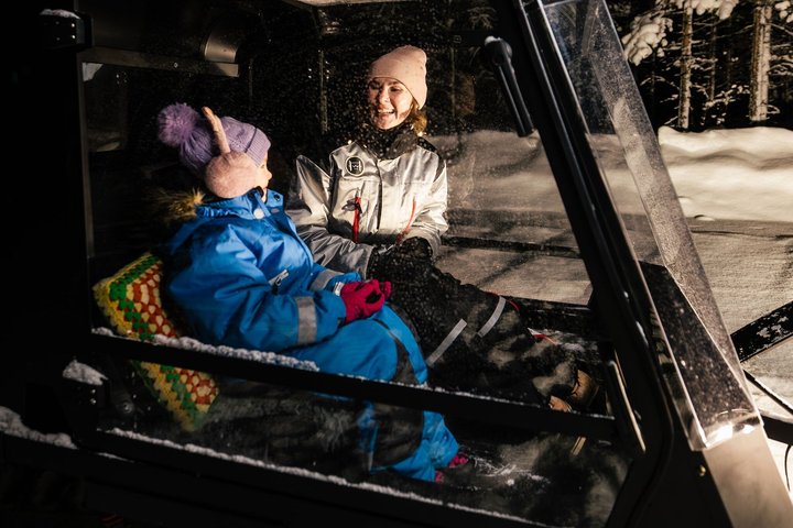 Private Expedition: INTO THE WILD Safari & Lunch in Glass Igloo