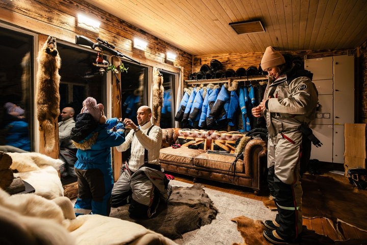 Private Expedition: INTO THE WILD Safari & Lunch in Glass Igloo