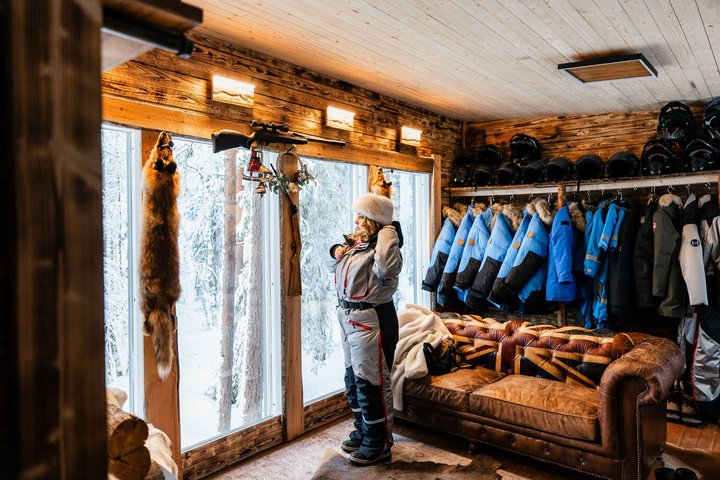 Private Expedition: INTO THE WILD Safari & Lunch in Glass Igloo