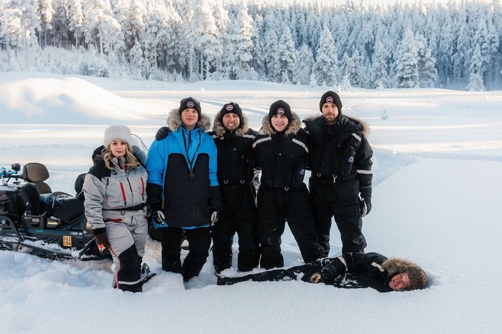 Private Expedition: INTO THE WILD Safari & Lunch in Glass Igloo