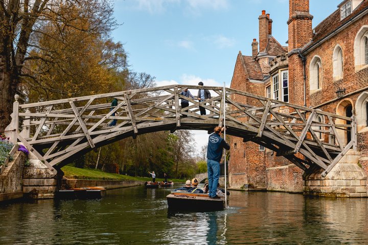 Shared Guided Punting Tour of Cambridge
