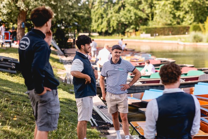 Shared Guided Punting Tour of Cambridge