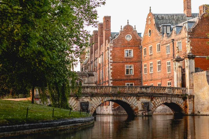 Shared Guided Punting Tour of Cambridge