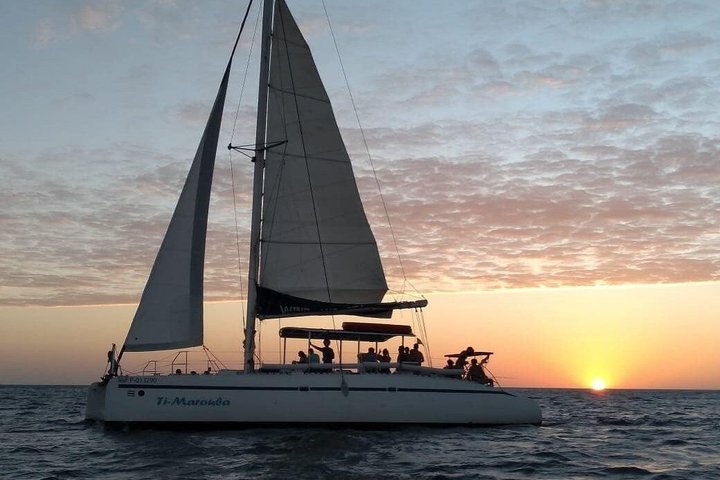 Catamaran Snorkel Sunset Cruise from Tamarindo or Playas del Coco