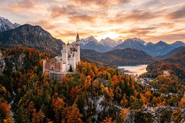 Neuschwanstein Castle Skip-the-Line Guided Tour & Shuttle Service