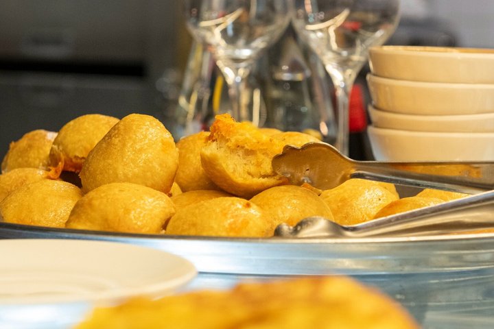 Madrid Tapas & Wine Tasting Food Tour – Small Group Local Bars
