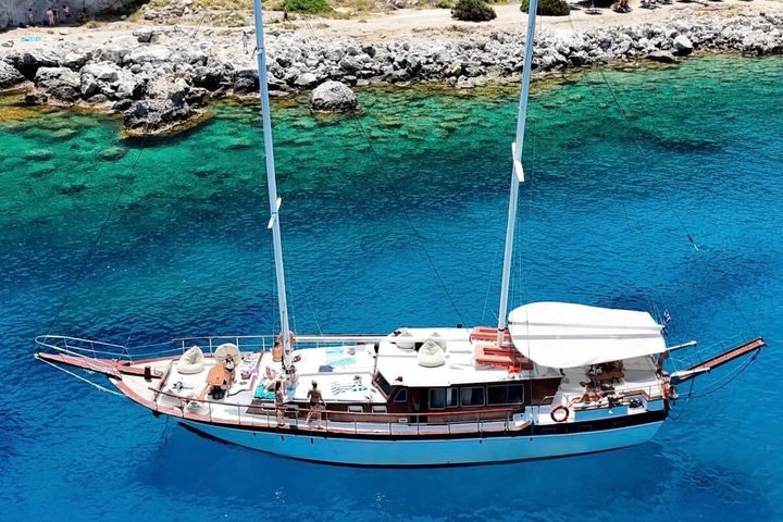 Rhodes Day Cruise (with lunch & unlimited drinks) 5,5 Hours