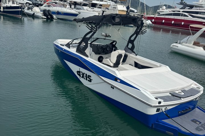 Private Wakesurf Wakeboard & Boat Experience Saint-Tropez