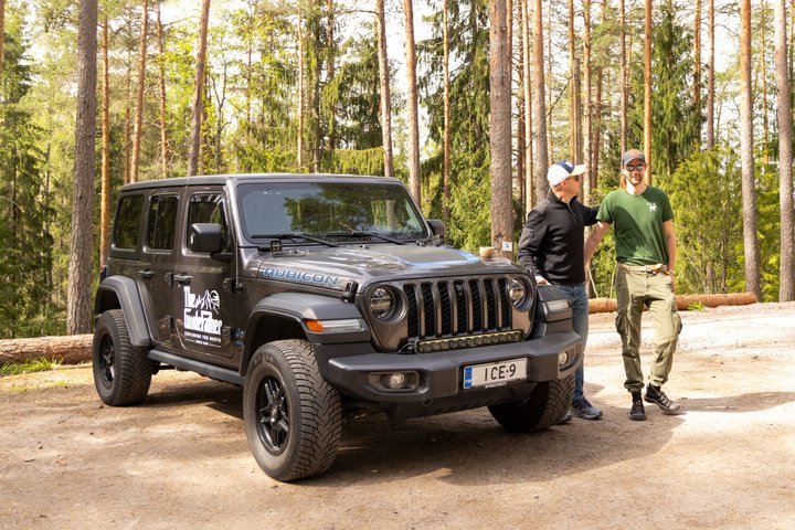Northern Elegance: Private Reindeer Safari & Fireside Picnic*****