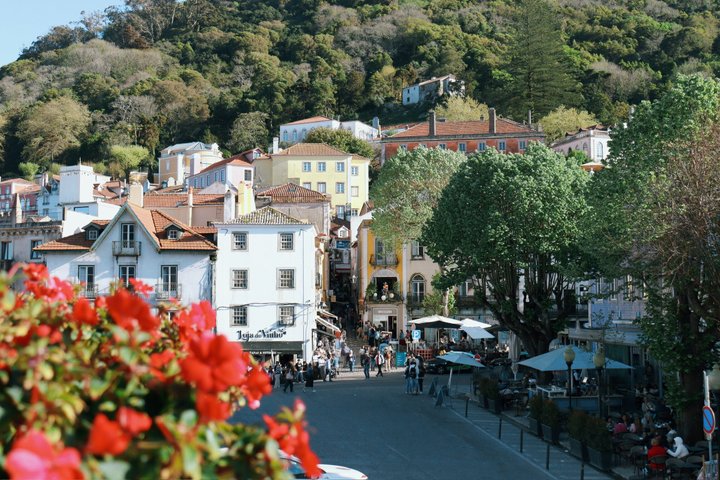 Half-Day Sintra and Pena Palace Tour from Lisbon with Small-Group