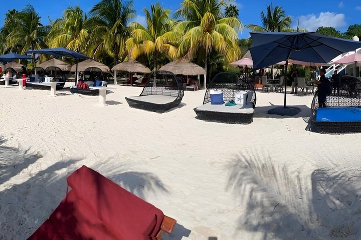 "Isla Mujeres en Catamaran All Inclusive + Free Transportation"