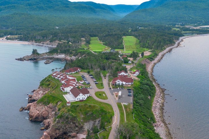 Cabot Trail: Green cove and Coast Excursion from Port of Sydney