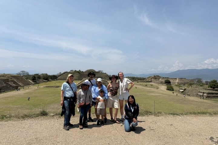 Monte Alban for 3hrs, Black Pottery and Alebrijes with Admissions