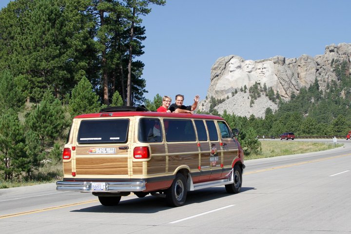 Mt Rushmore Night Ceremony and Tour - with Tunnels and Stargazing