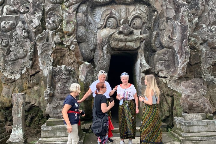 Ubud: Monkey Forest, Rice Terrace, Elephant Cave & Waterfall Tour