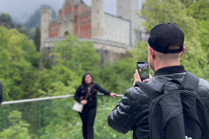 Neuschwanstein Castle Skip-the-Line Guided Tour & Shuttle Service