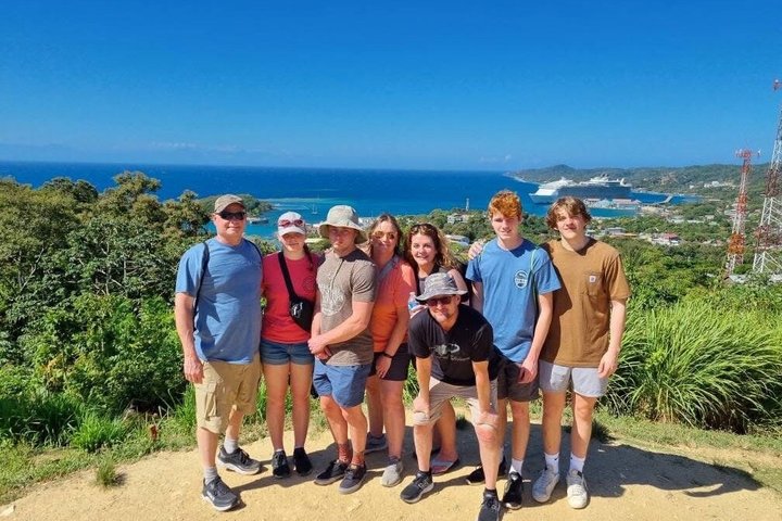 Roatan Wildlife Monkeys,Sloths, chocolate Rum tasting Island Tour