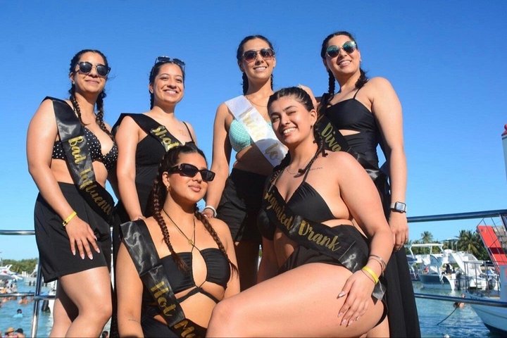 Sand-Bar Punta Cana Party Boat unlimited drinks, snorkeling Vibes