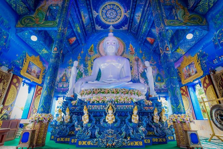 Chiang Rai 7 Highlights: White & Blue Temple, Golden Triangle