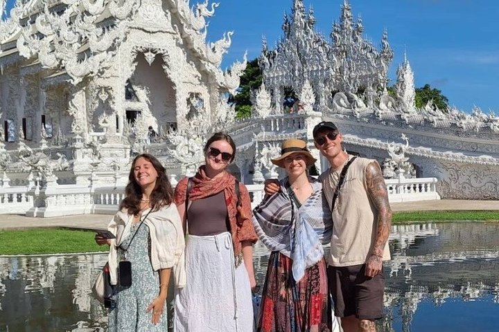 Chiang Rai 7 Highlights: White & Blue Temple, Golden Triangle