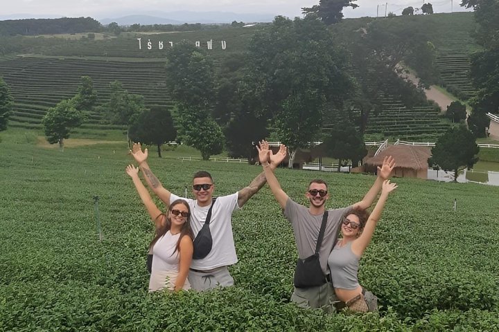 Chiang Rai 7 Highlights: White & Blue Temple, Golden Triangle