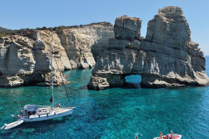 Milos oneiro-kleftiko sailing experience with local guide