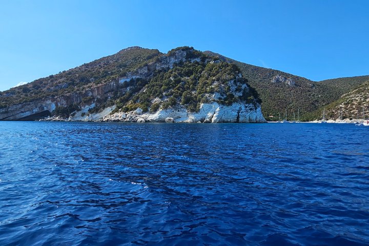 PIGS BAY in ATOKOS Island / LEFKADA - Private Day BOAT CRUISE