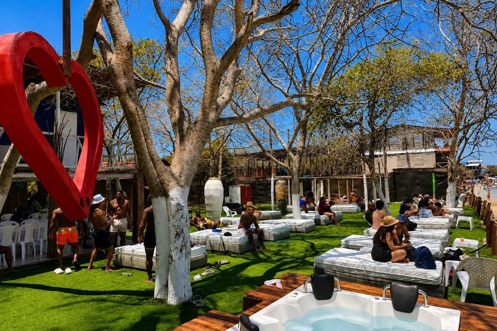 Cartagena Urban Party Boat to Cholón: 5 Stops with Lunch & Drinks