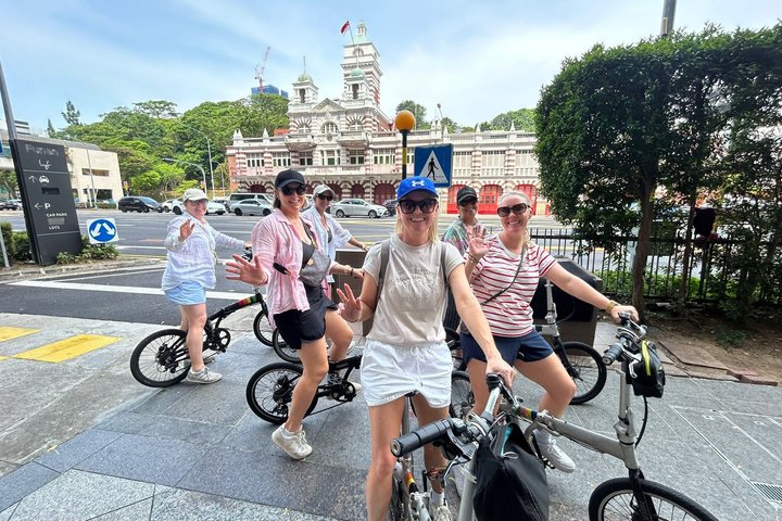 Lion City Bike Tour of Singapore