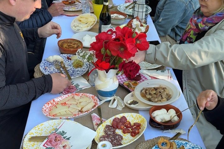 Truffle hunting with tasting in the woods
