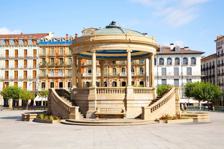 Hello Pamplona: Private 2-Hour Intro City Walk with Local Guide