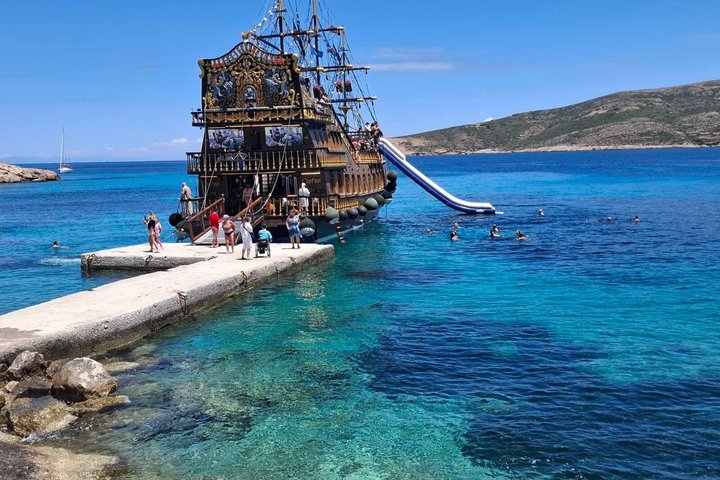 3 Island Luxury Cruise with 4 Swimming Stops with Captain Morgan