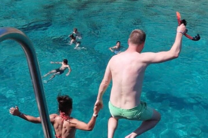 3 Island Luxury Cruise with 4 Swimming Stops with Captain Morgan