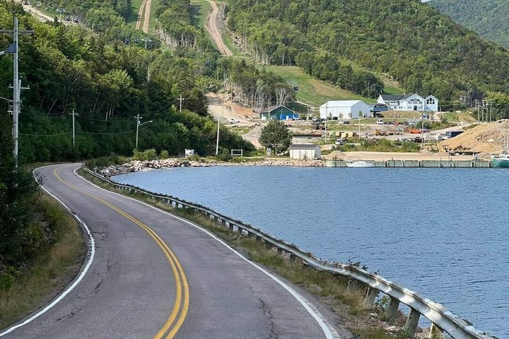 Cabot Trail: Green cove and Coast Excursion from Port of Sydney