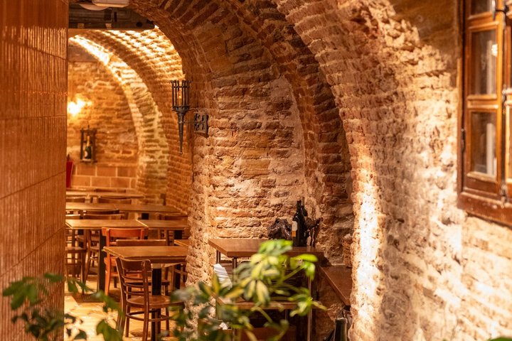 Madrid Tapas & Wine Tasting Food Tour – Small Group Local Bars