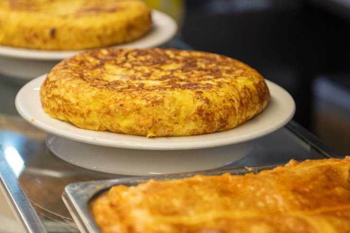 Madrid Tapas & Wine Tasting Food Tour – Small Group Local Bars