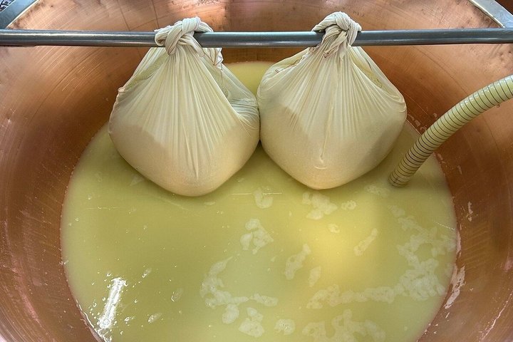 Parma Delights Tour: Parmigiano, Prosciutto & Balsamico