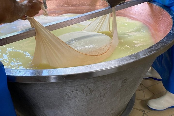 Parma Delights Tour: Parmigiano, Prosciutto & Balsamico