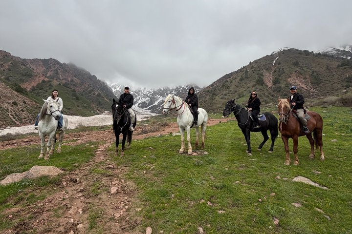 Explore Amirsoy, Chimgan & Charvak – A Full-Day Mountain Tour