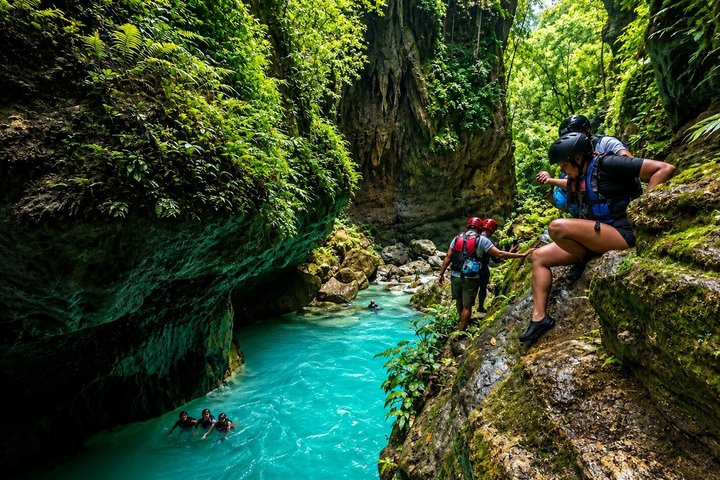 Cebu: Oslob Whale Shark Swimming & Kawasan Falls Canyoneering