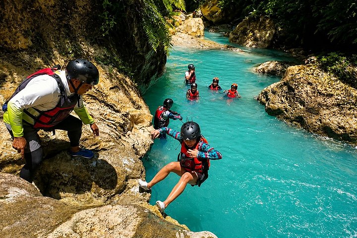 Cebu: Oslob Whale Shark Swimming & Kawasan Falls Canyoneering