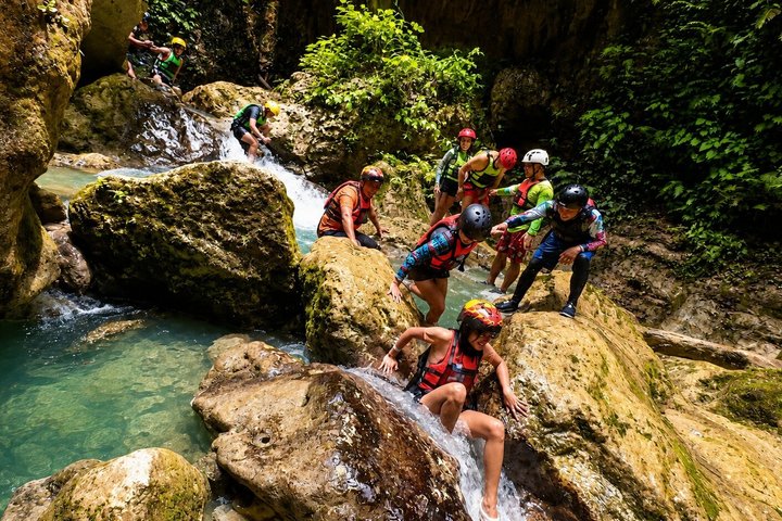 Cebu: Oslob Whale Shark Swimming & Kawasan Falls Canyoneering
