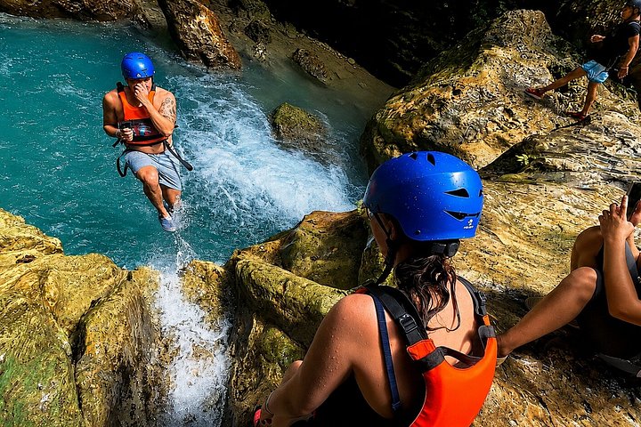 Cebu: Oslob Whale Shark Swimming & Kawasan Falls Canyoneering