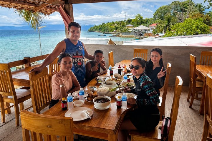 Cebu: Oslob Whale Shark Swimming & Kawasan Falls Canyoneering